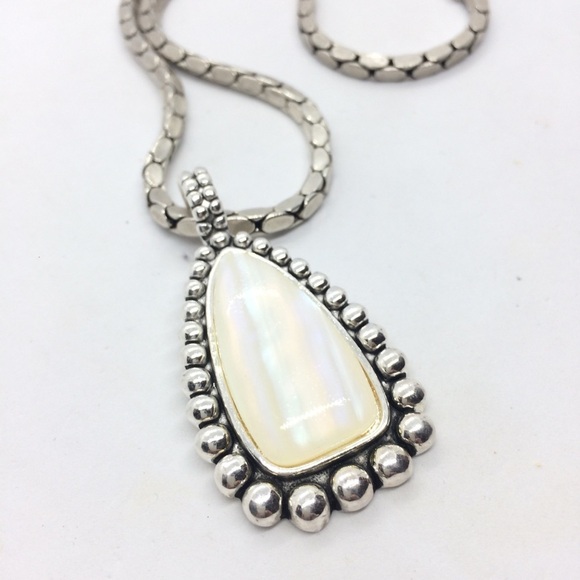 3/$30 MOTHER OF PEARL MOP STATEMENT SILVER TONE PENDANT CLIP ON EARRING SET - Picture 10 of 17